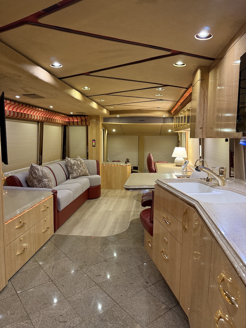 2006 Prevost Marathon H3-45 For Sale