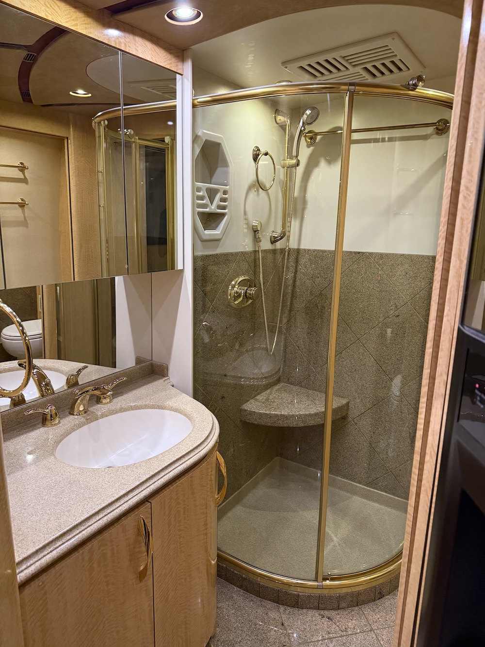 2006 Prevost Marathon H3-45 For Sale