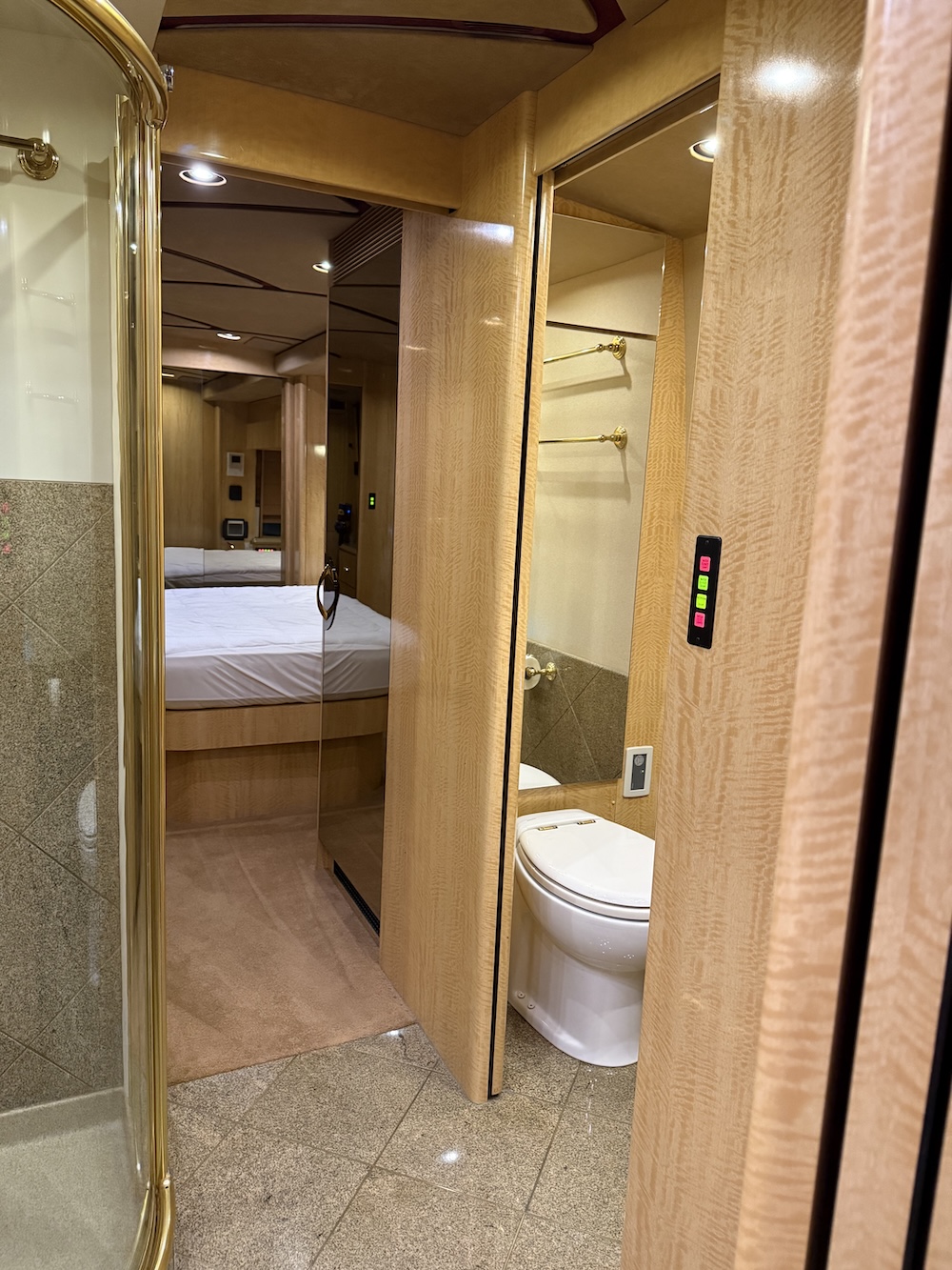 2006 Prevost Marathon H3-45 For Sale