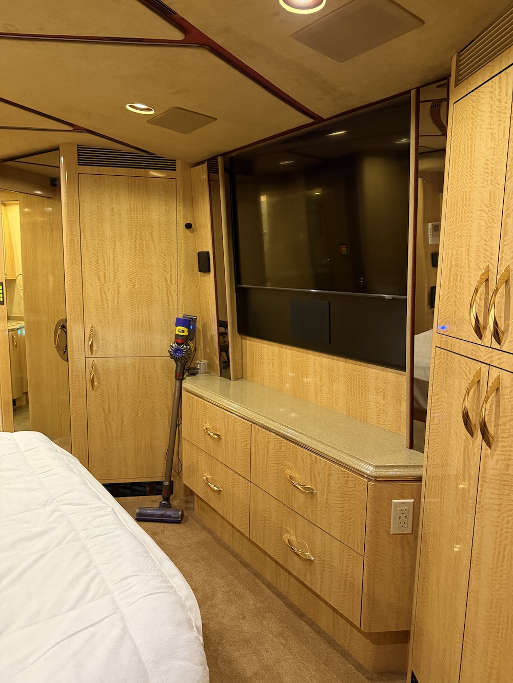 2006 Prevost Marathon H3-45 For Sale