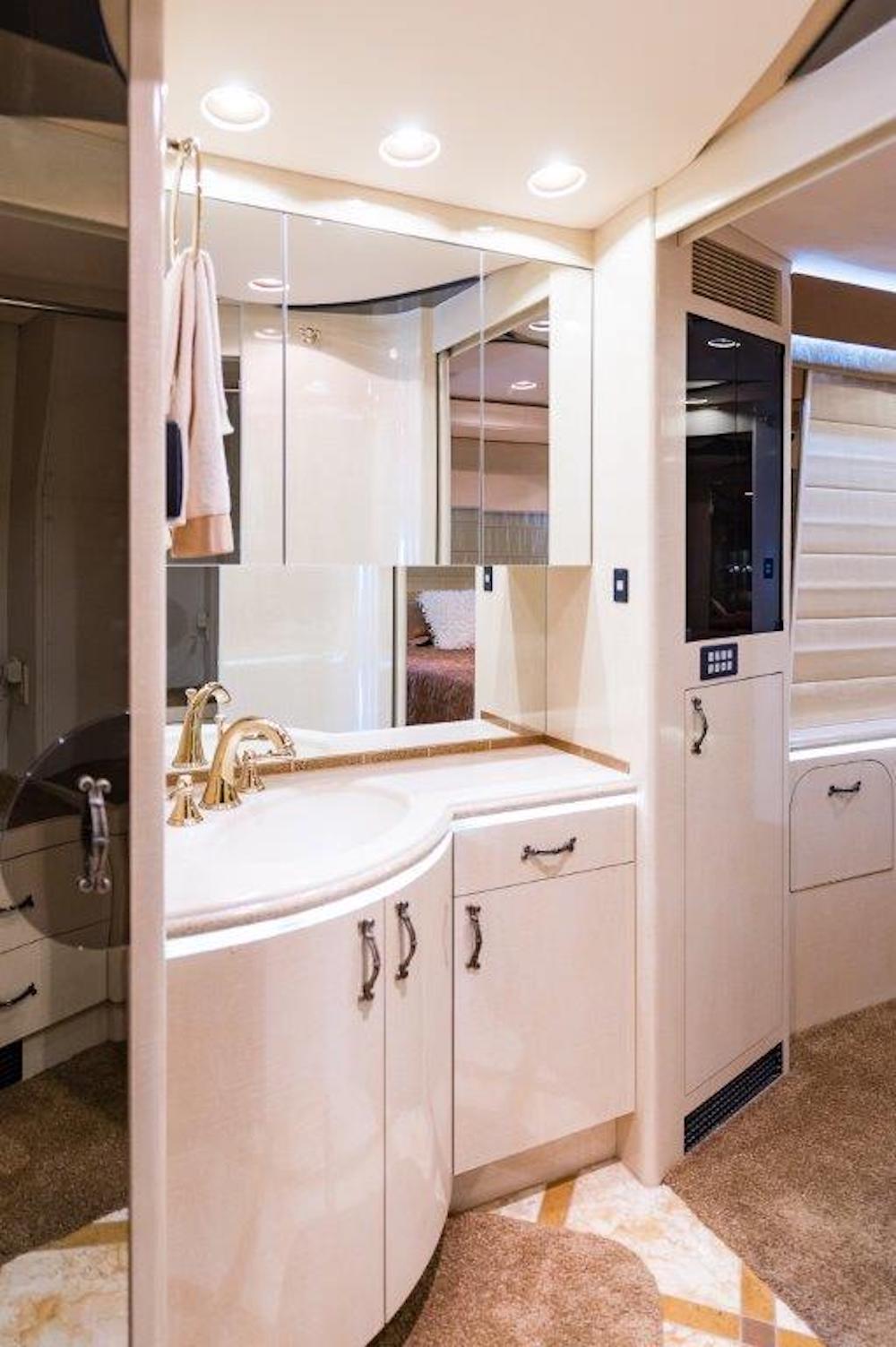 2006 Prevost Marathon H3-45 For Sale