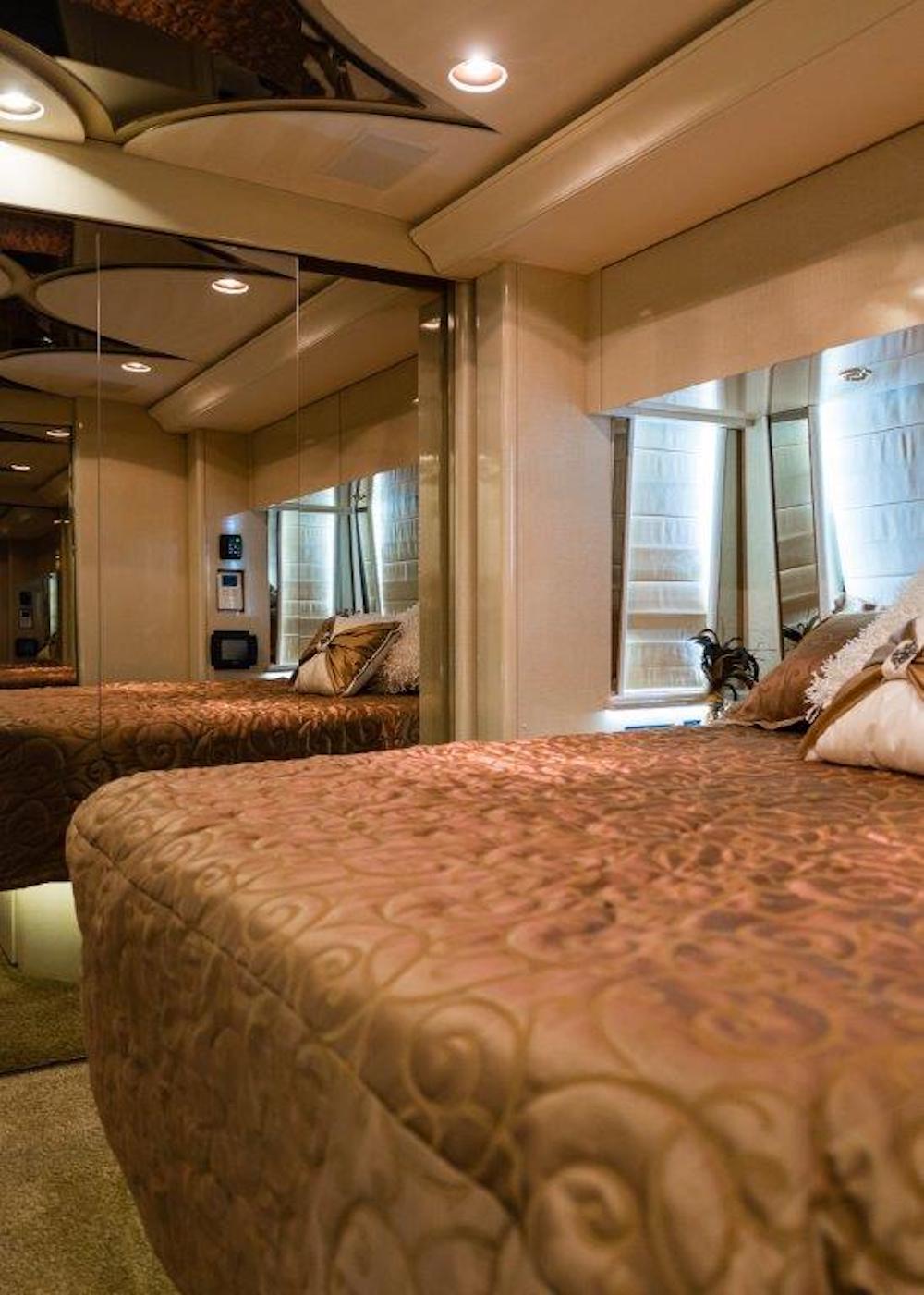 2006 Prevost Marathon H3-45 For Sale