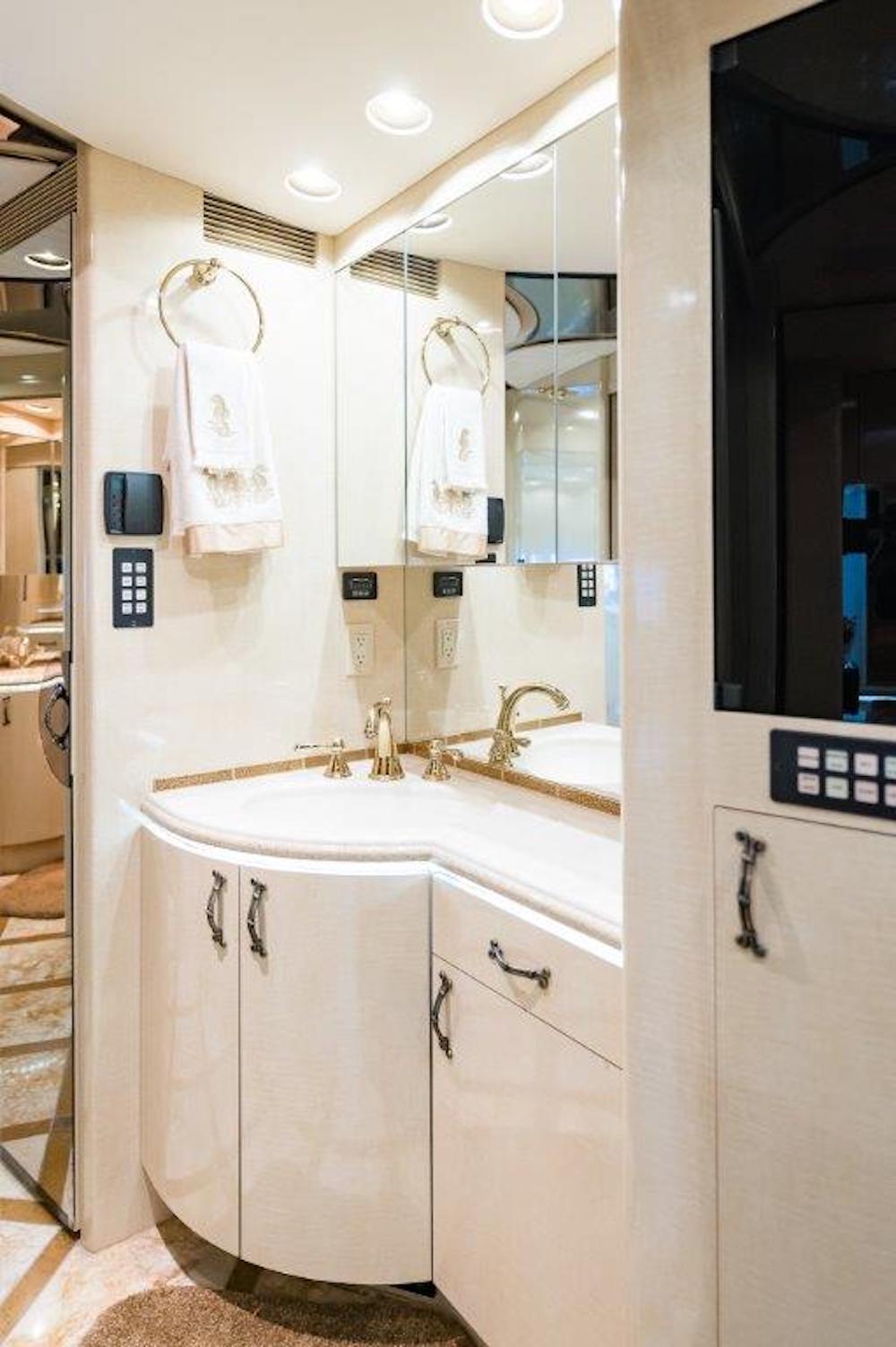 2006 Prevost Marathon H3-45 For Sale