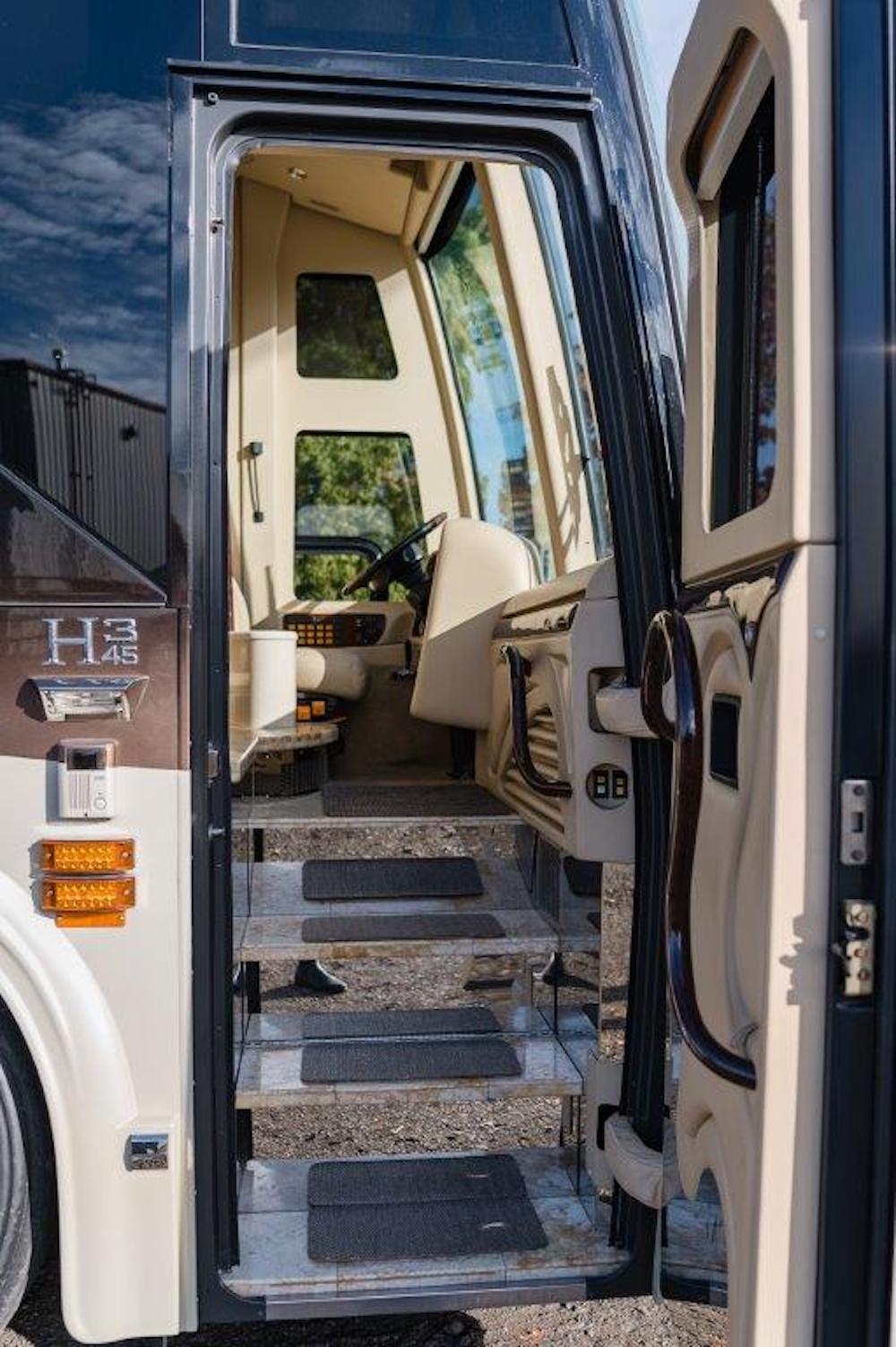2006 Prevost Marathon H3-45 For Sale