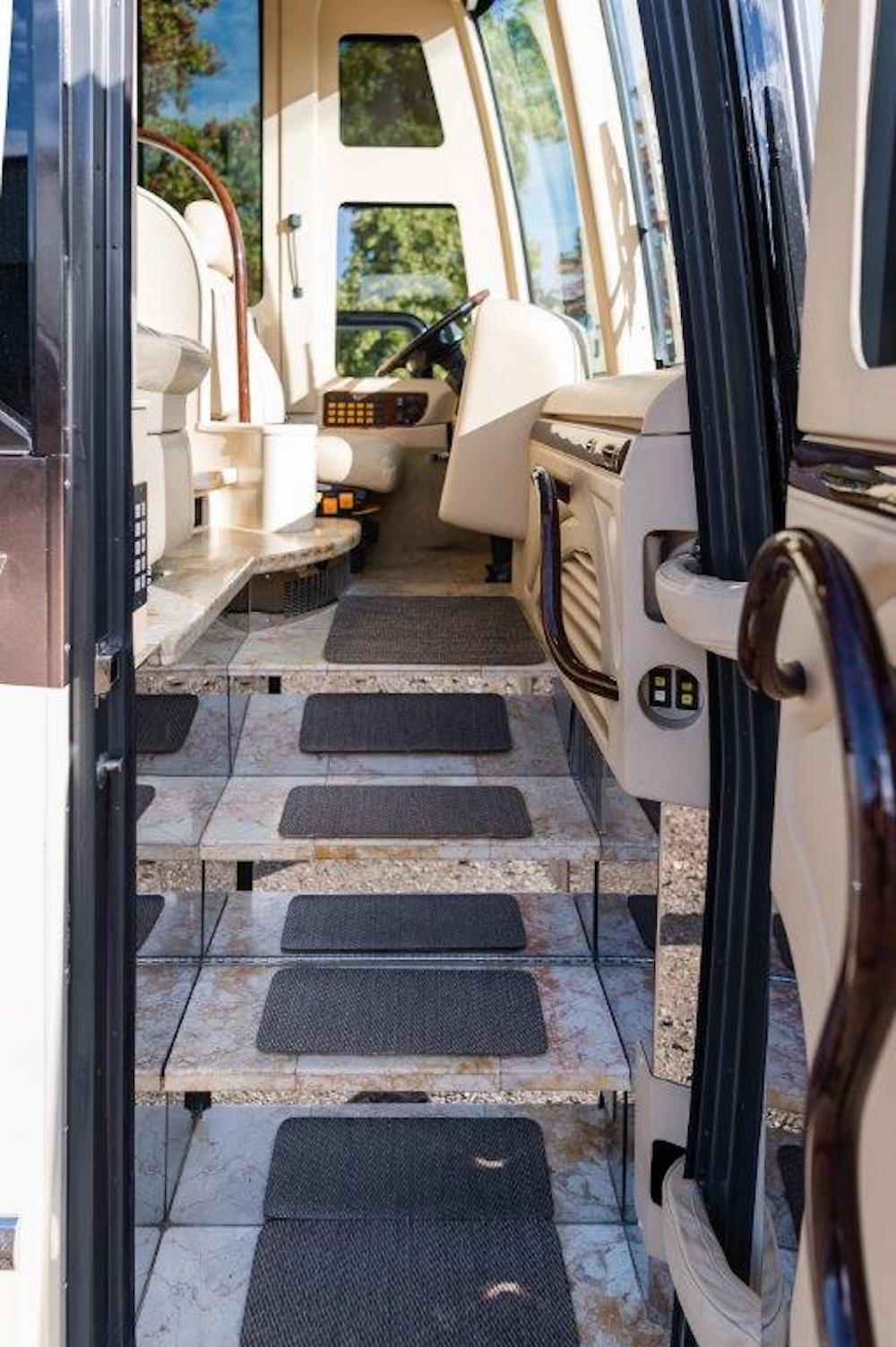 2006 Prevost Marathon H3-45 For Sale