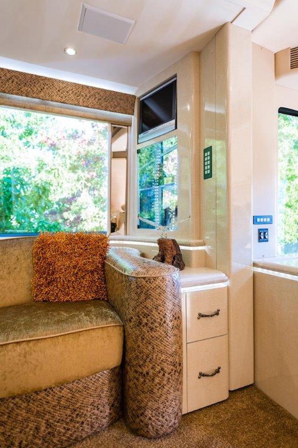 2006 Prevost Marathon H3-45 For Sale