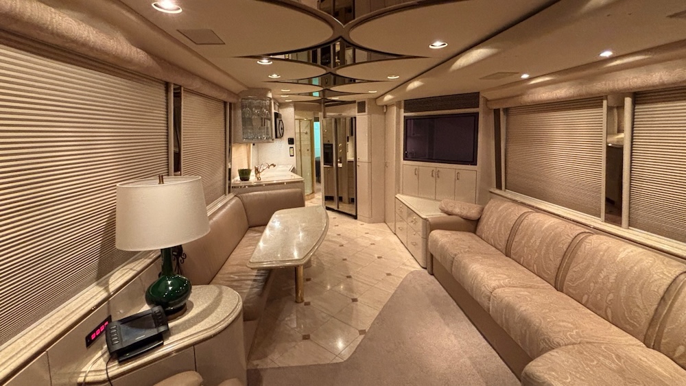 2006 Prevost Marathon XLII For Sale