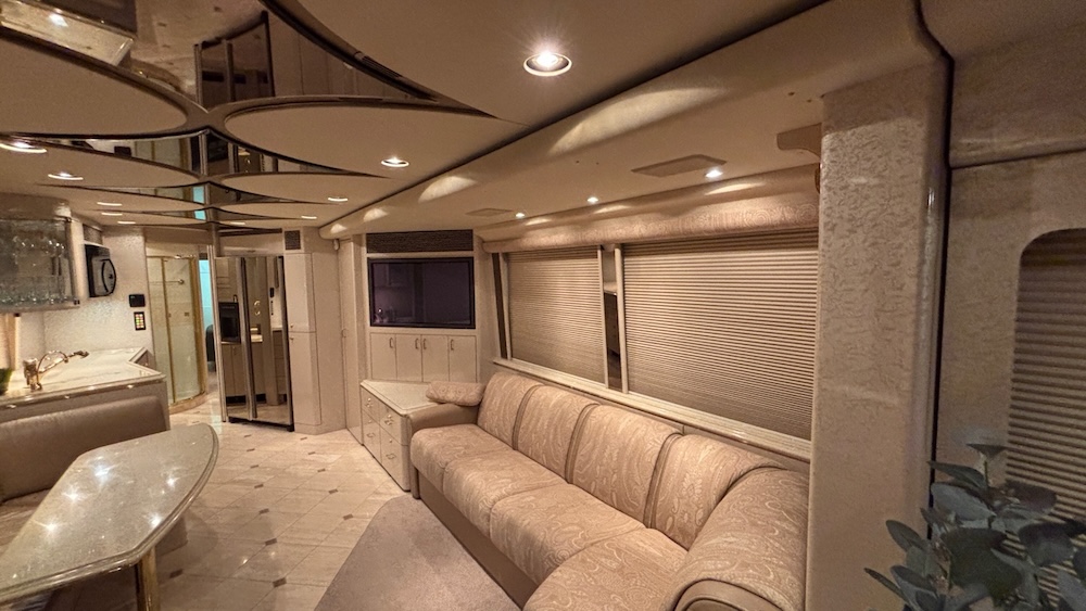 2006 Prevost Marathon XLII For Sale