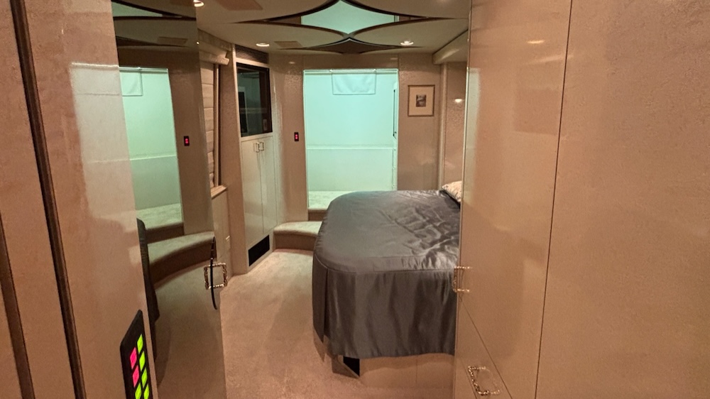 2006 Prevost Marathon XLII For Sale
