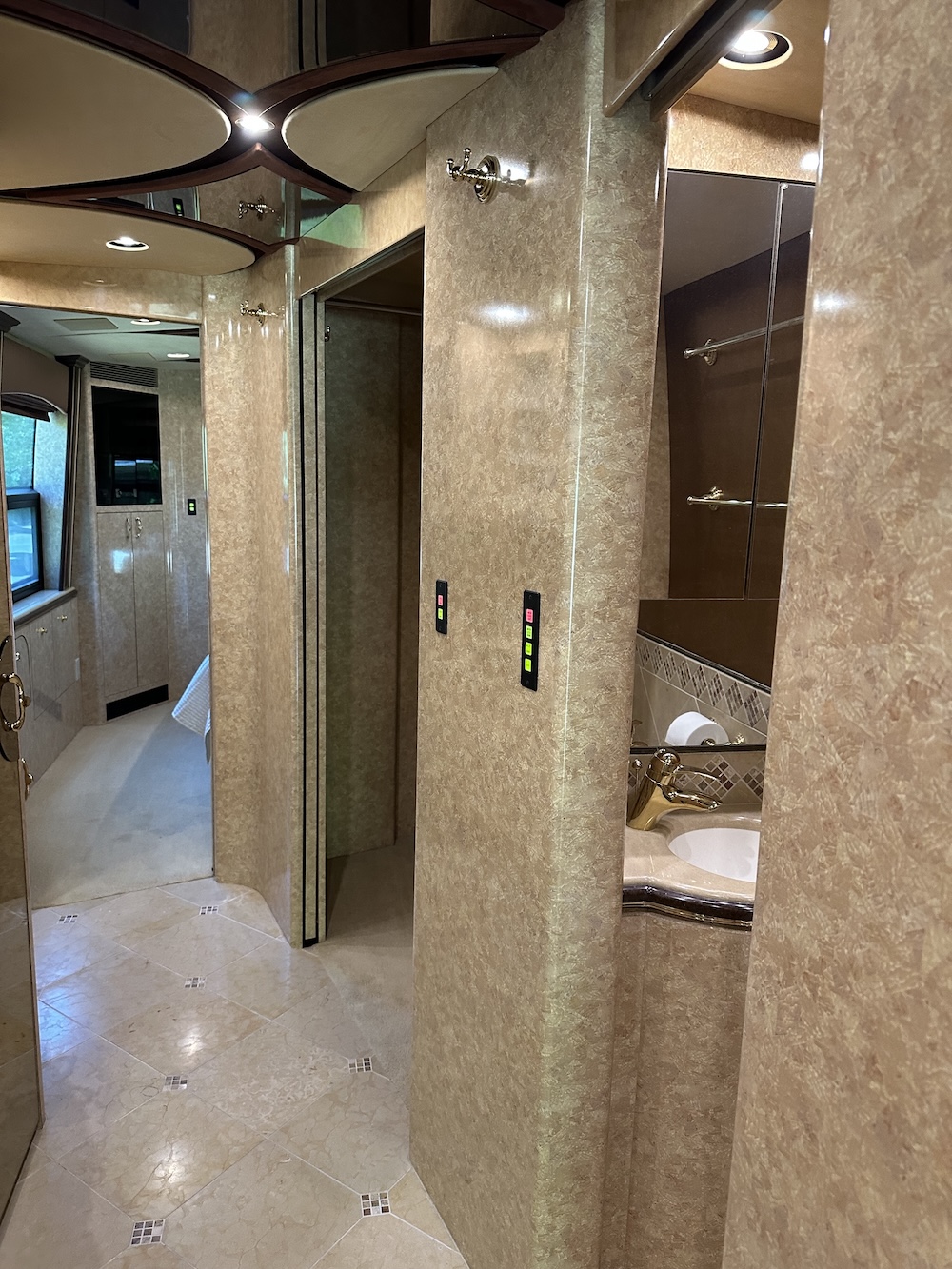 2006 Prevost  Marathon H3-45 For Sale