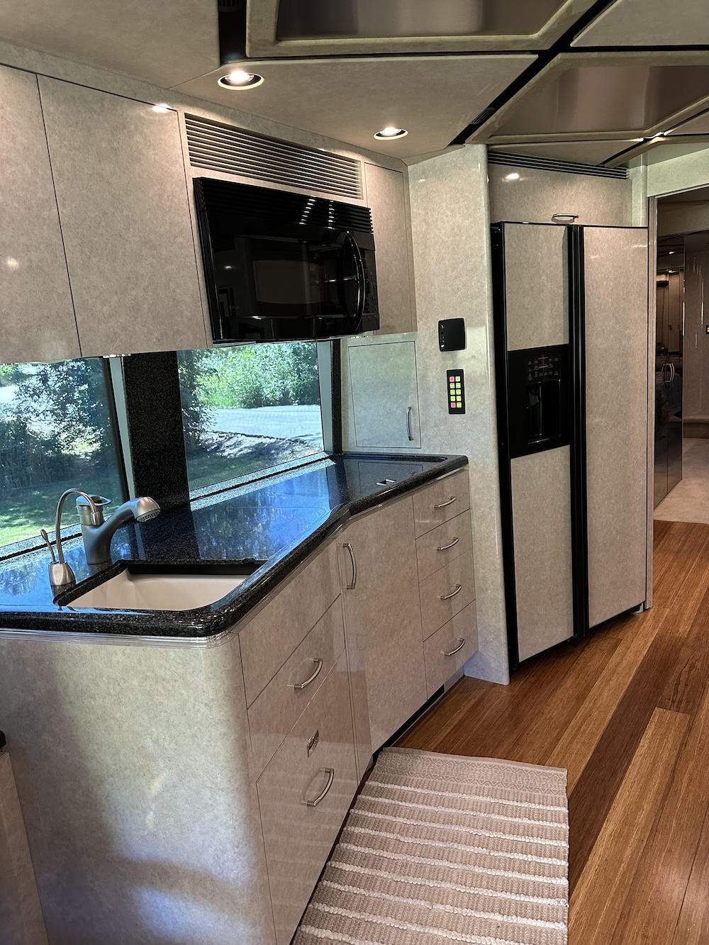 2006 Prevost Marathon XLII For Sale