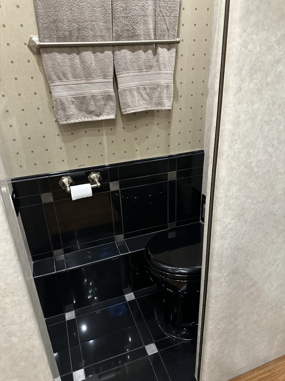 2006 Prevost Marathon XLII For Sale