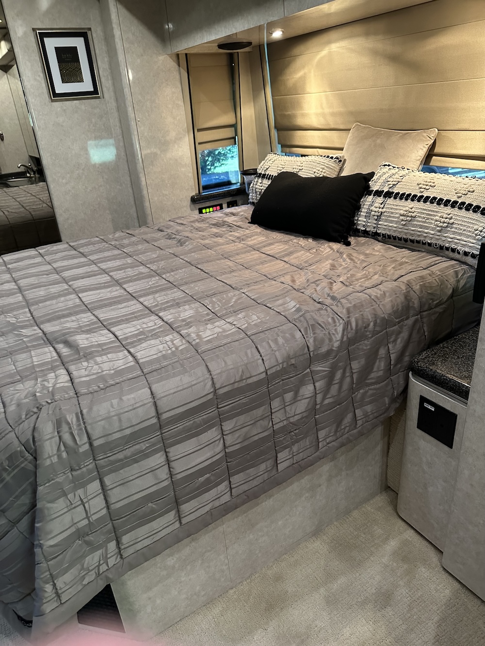 2006 Prevost Marathon XLII For Sale