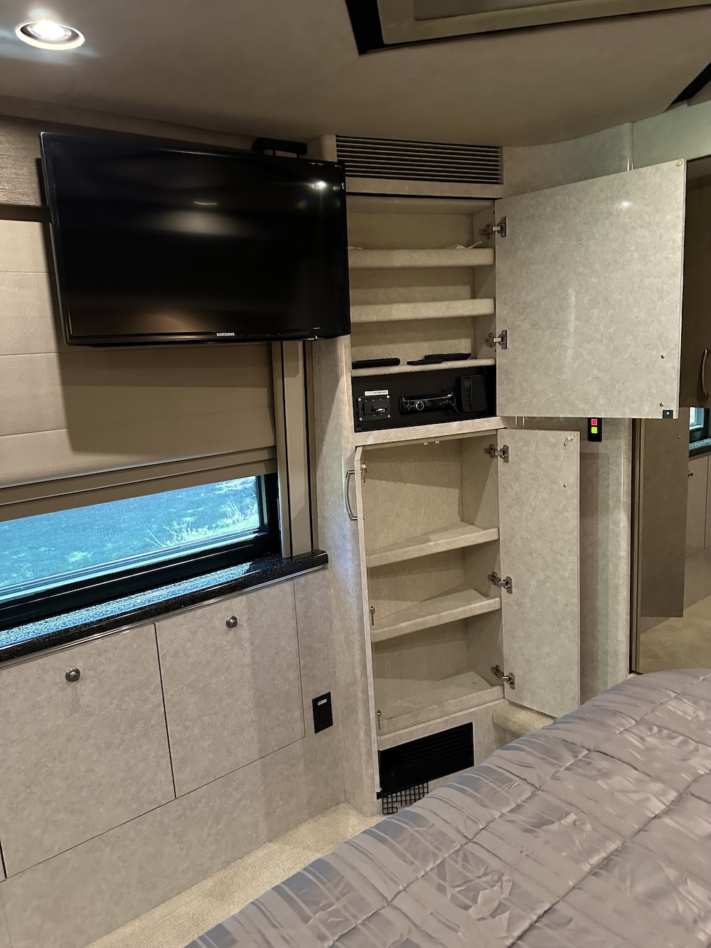 2006 Prevost Marathon XLII For Sale