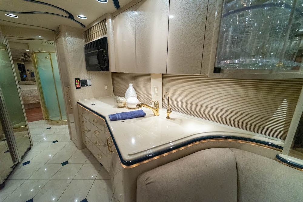 2006 Prevost Marathon XLII For Sale