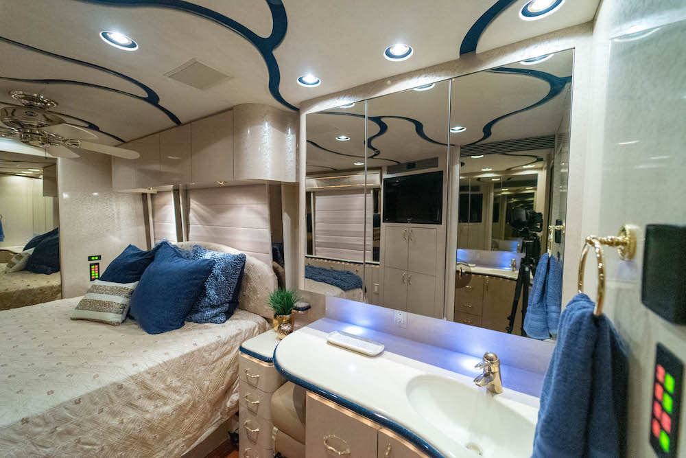 2006 Prevost Marathon XLII For Sale