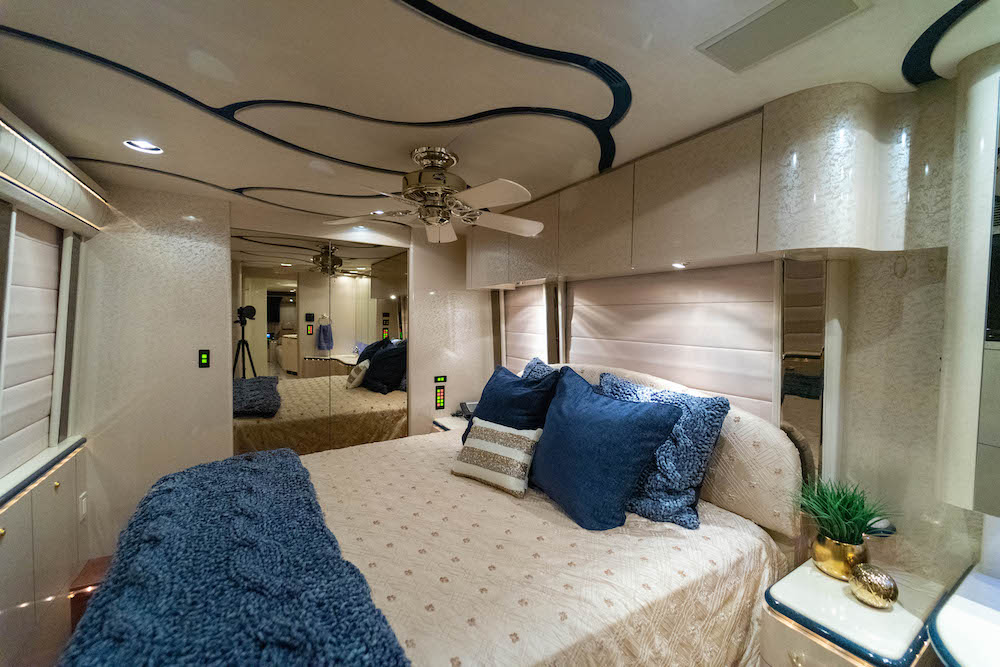 2006 Prevost Marathon XLII For Sale