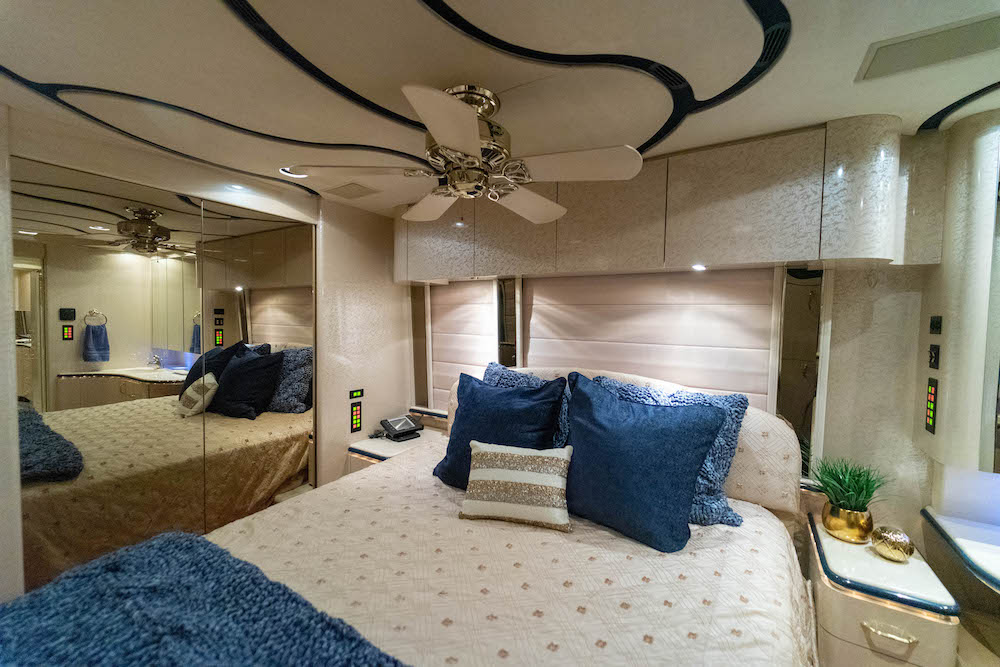 2006 Prevost Marathon XLII For Sale