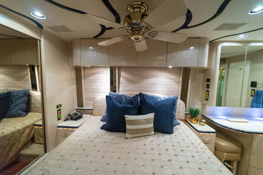 2006 Prevost Marathon XLII For Sale