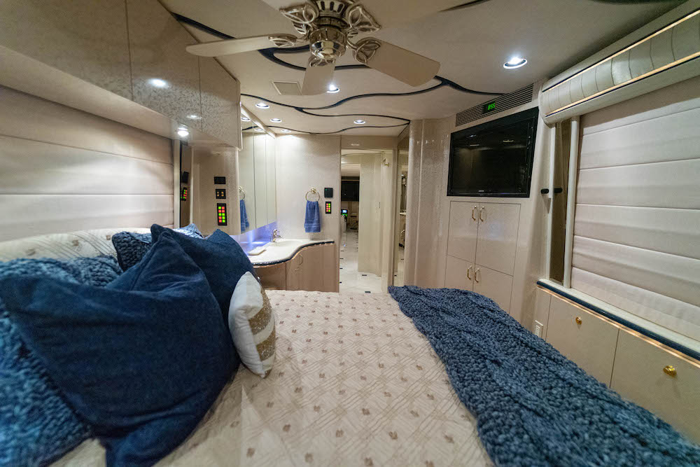 2006 Prevost Marathon XLII For Sale