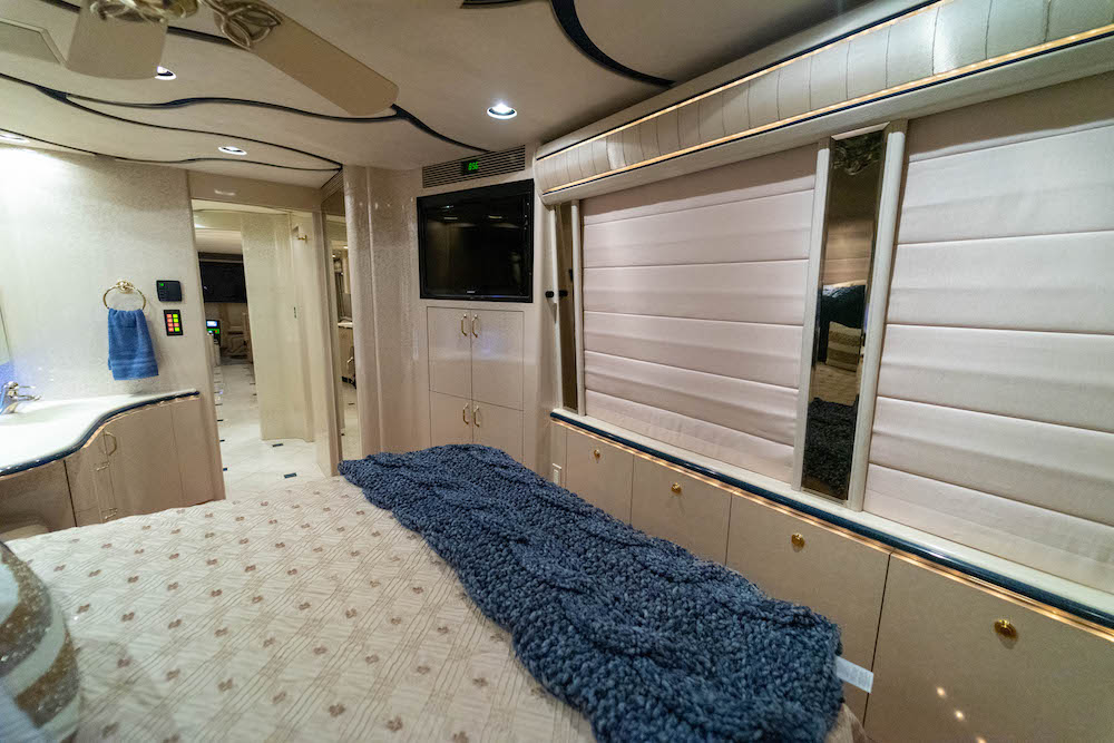 2006 Prevost Marathon XLII For Sale