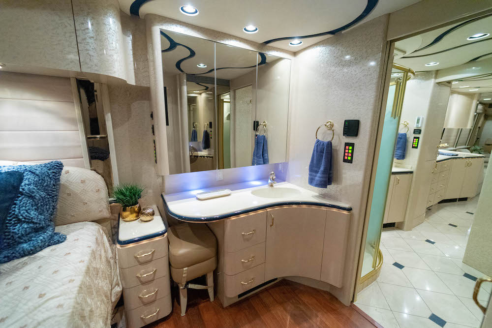 2006 Prevost Marathon XLII For Sale