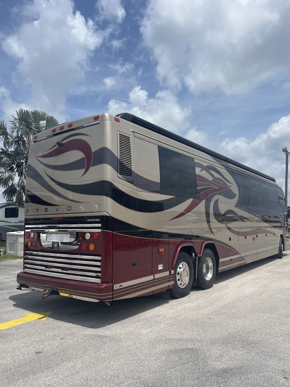 2006 Prevost Parliament H3-45 For Sale