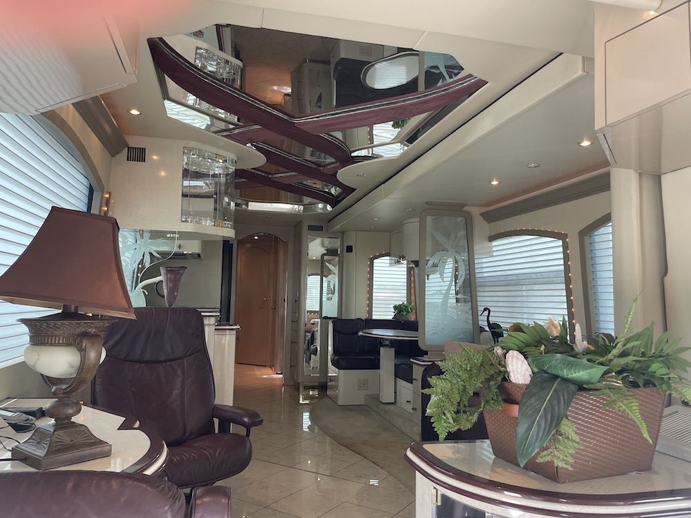 2006 Prevost Parliament H3-45 For Sale