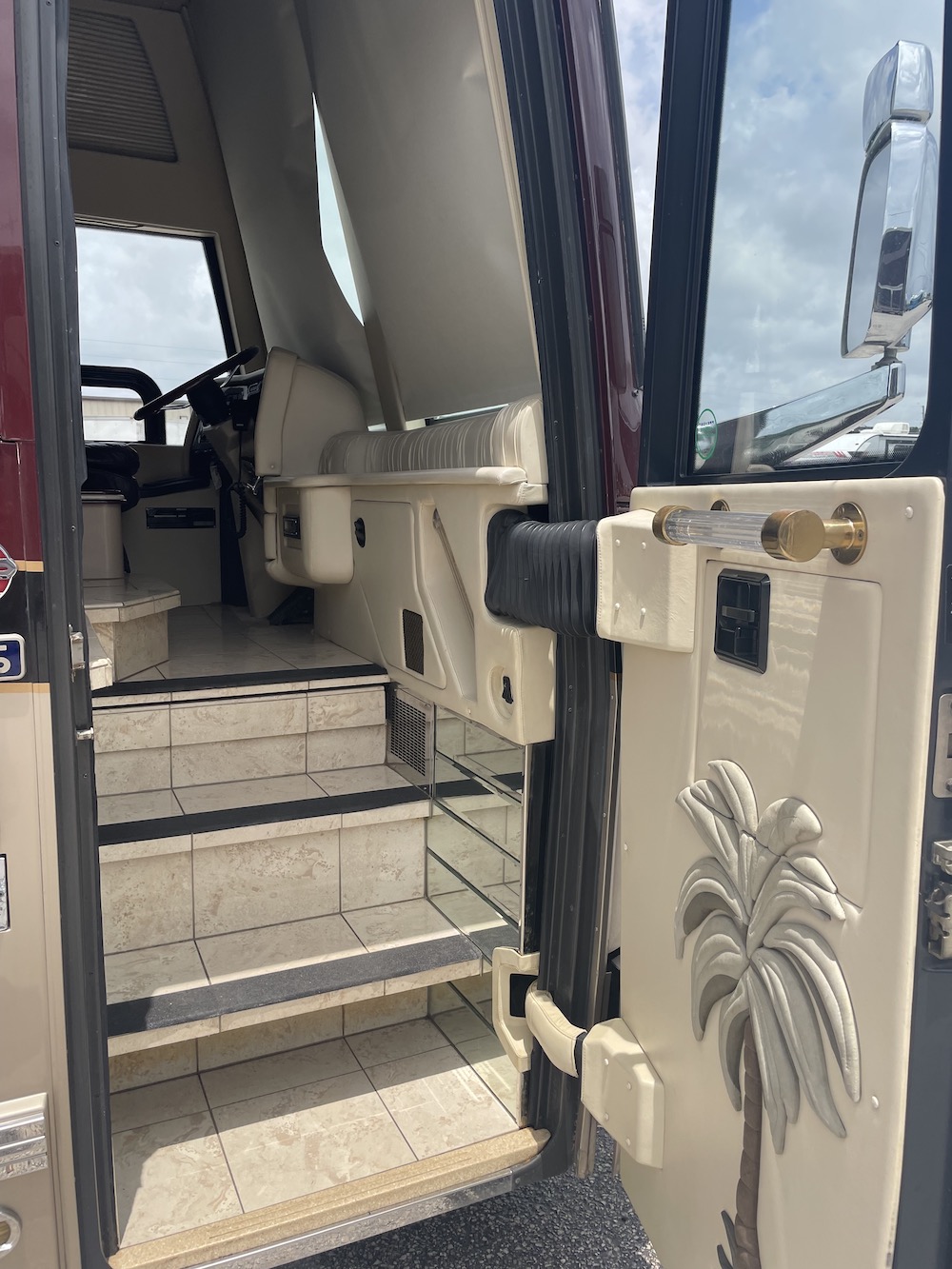 2006 Prevost Parliament H3-45 For Sale