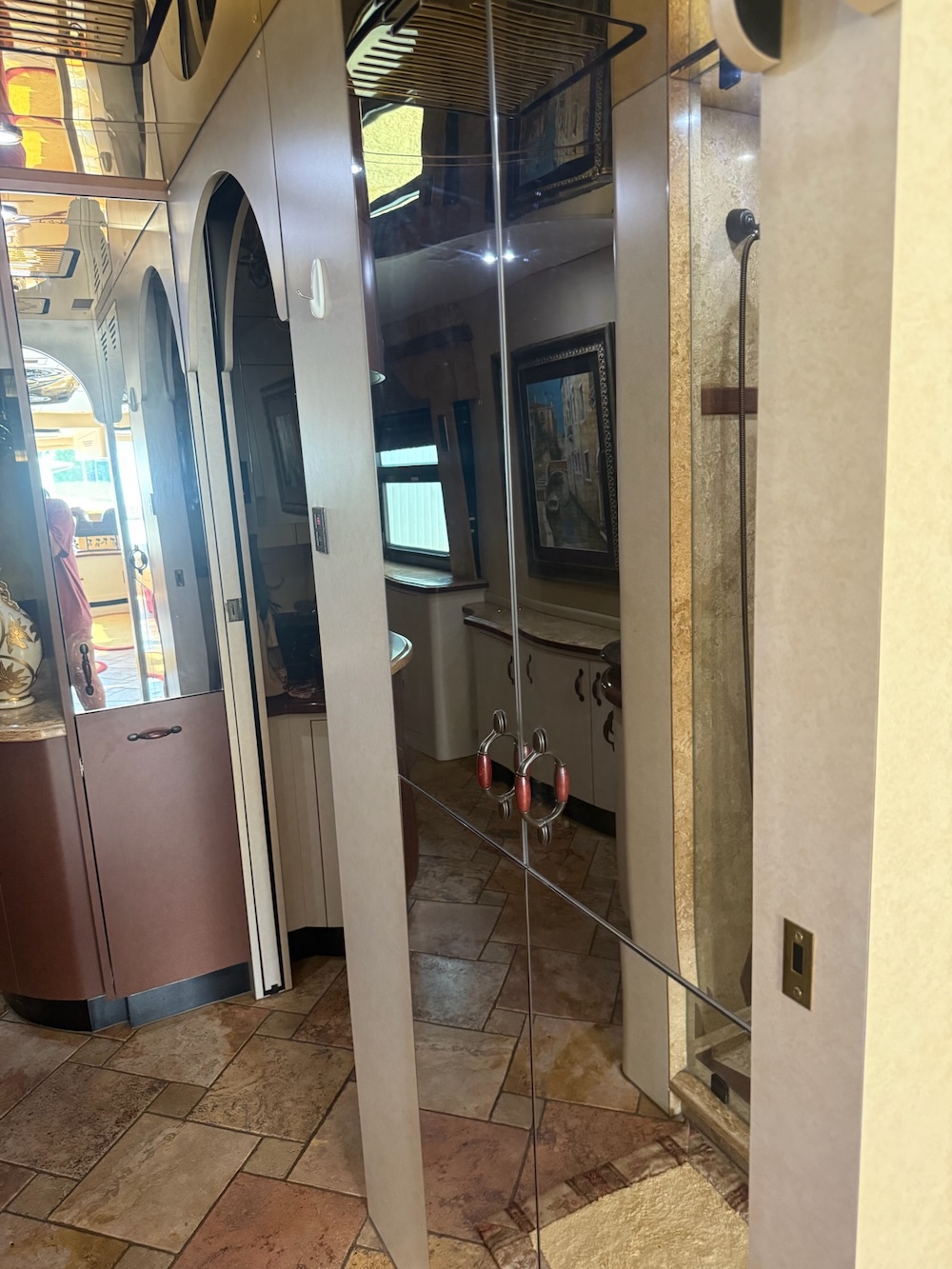 2006 Prevost Parliament XLII  For Sale