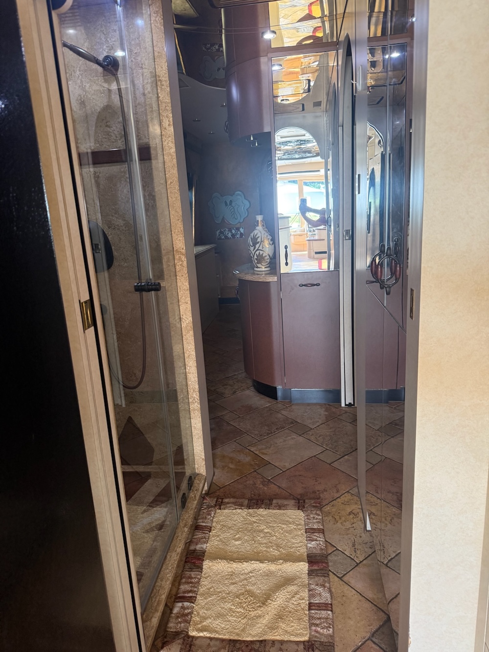2006 Prevost Parliament XLII  For Sale