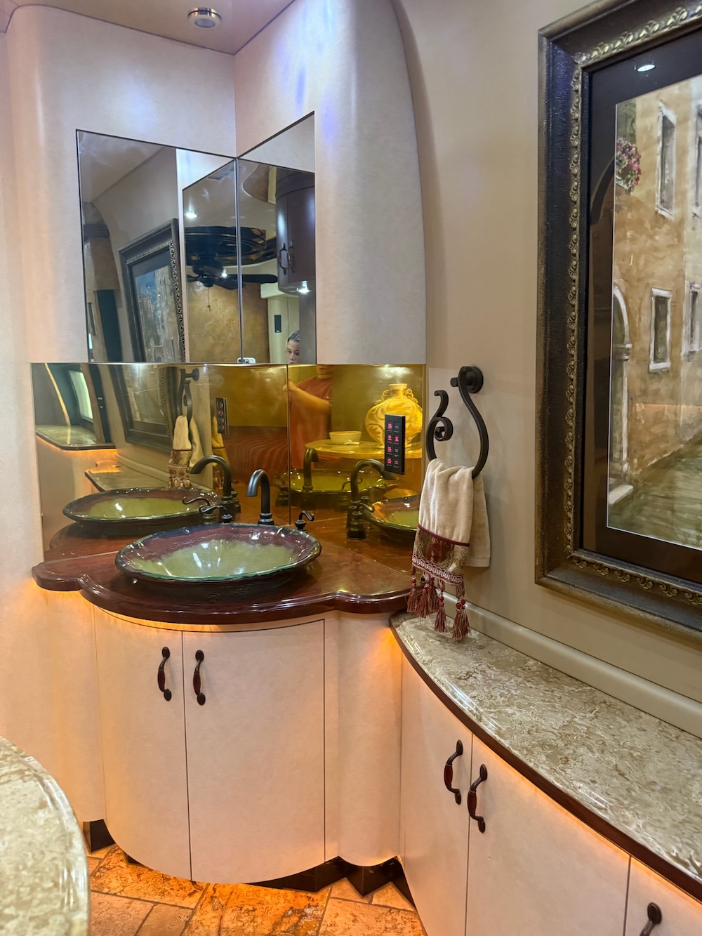 2006 Prevost Parliament XLII  For Sale