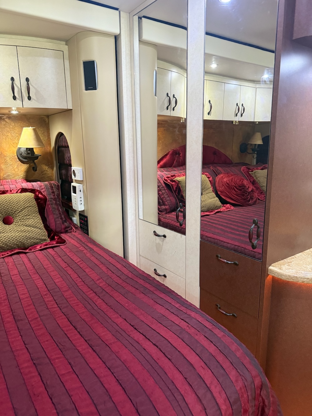 2006 Prevost Parliament XLII  For Sale