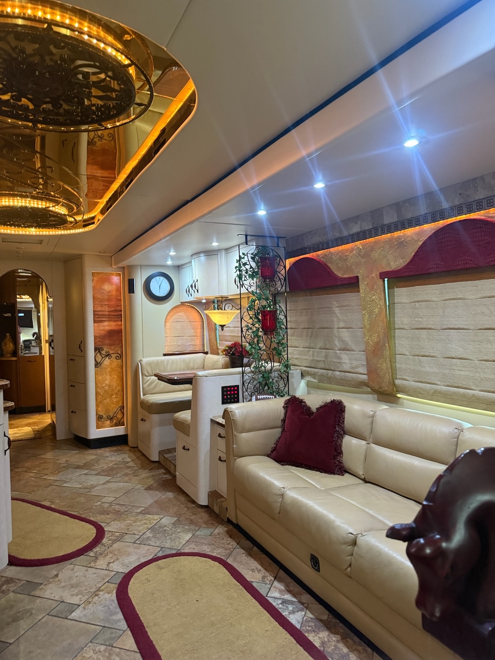 2006 Prevost Parliament XLII  For Sale