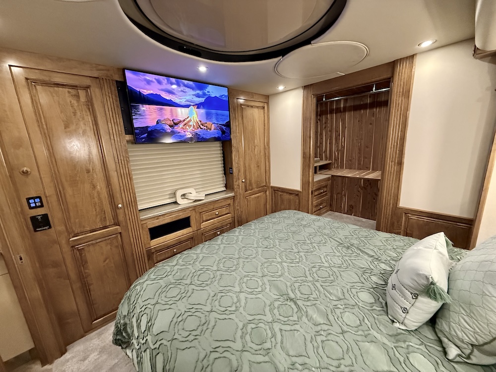 2006 Prevost Royale XLII For Sale