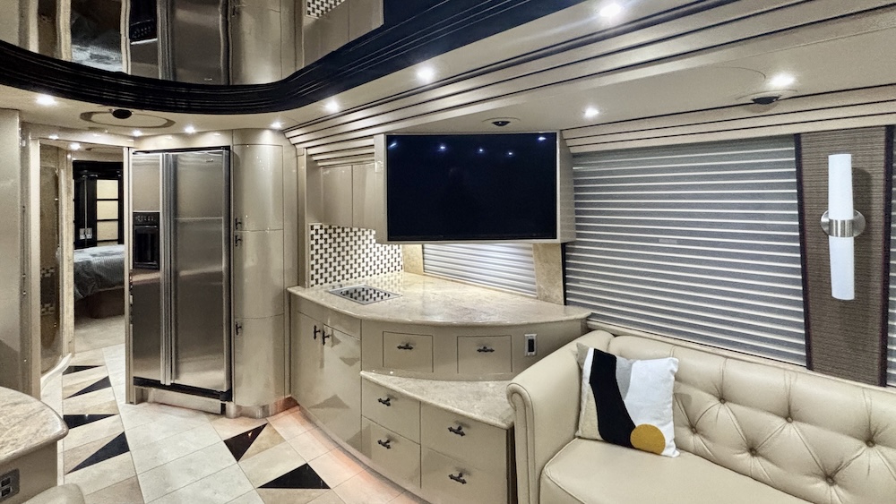 2007 Prevost Country Coach XLIIFor Sale