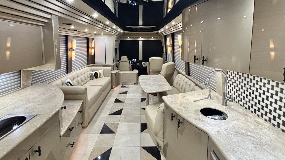 2007 Prevost Country Coach XLIIFor Sale