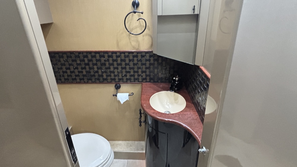 2007 Prevost Country Coach XLIIFor Sale