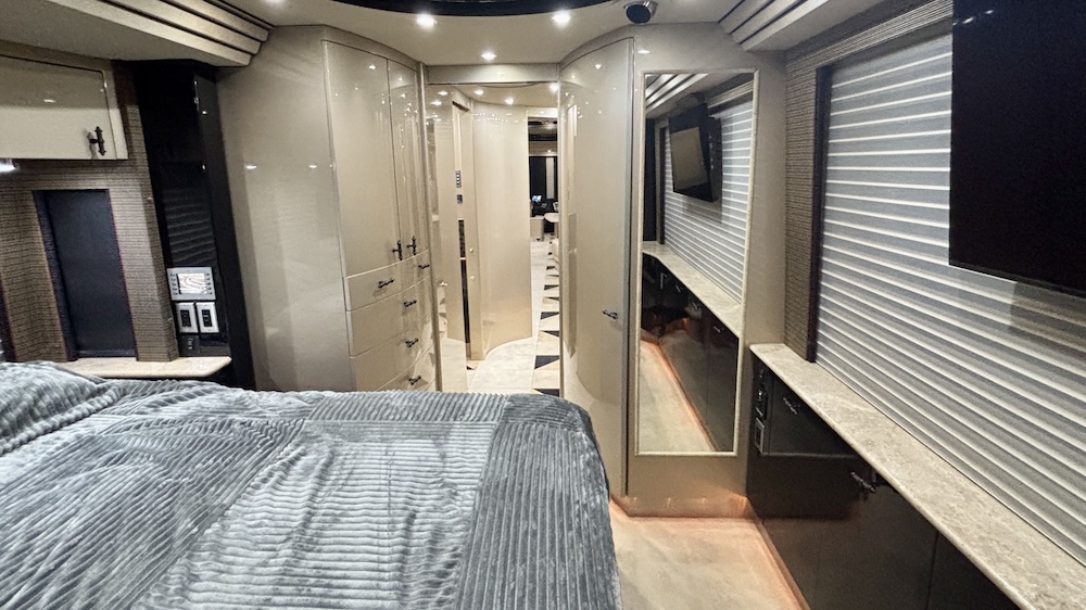 2007 Prevost Country Coach XLIIFor Sale