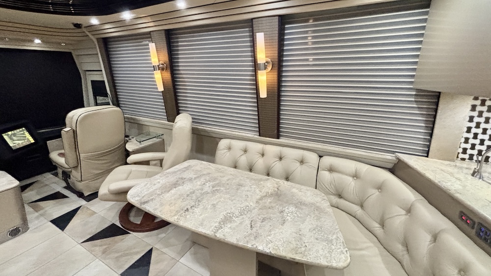 2007 Prevost Country Coach XLIIFor Sale