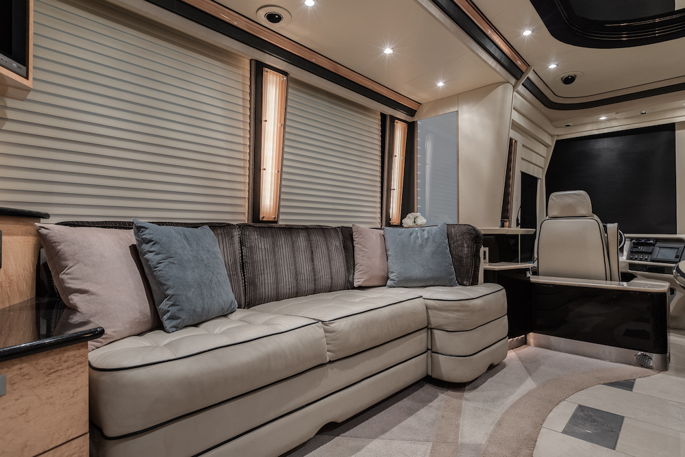 2007 Prevost Country Coach XLII For Sale