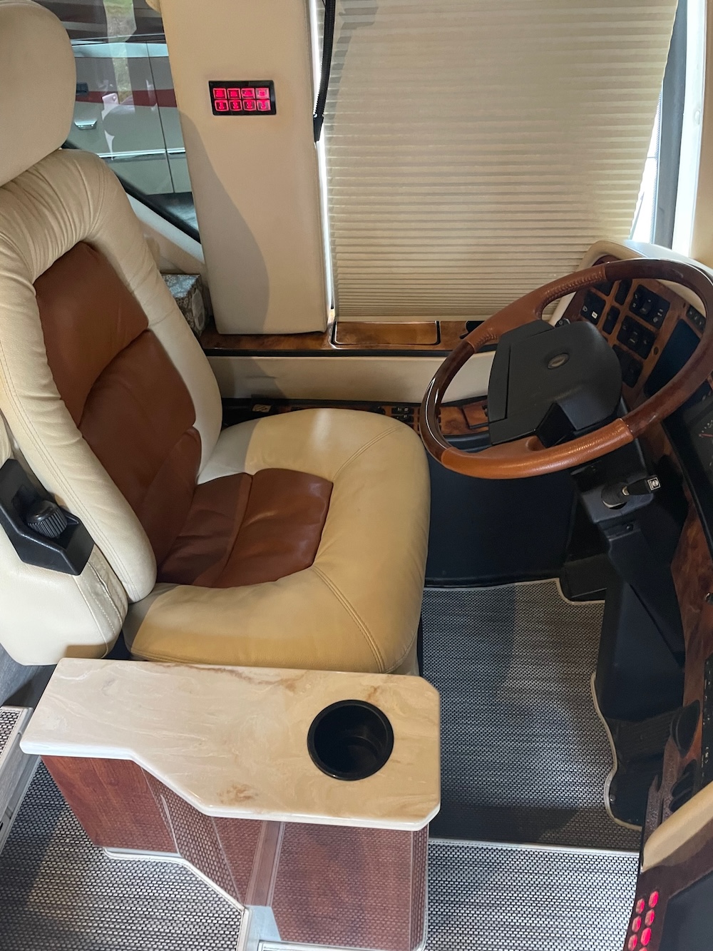 2007 Prevost Featherlite  H3-45 For Sale