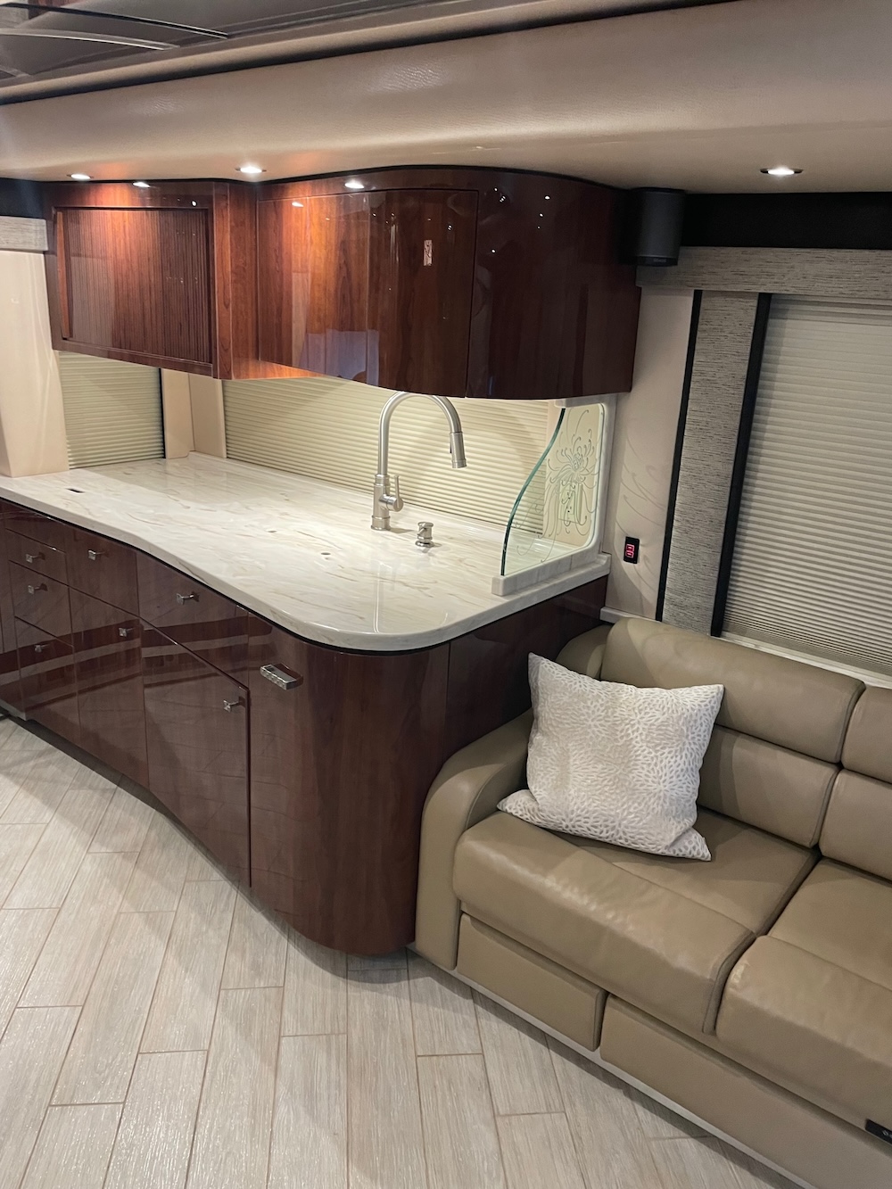 2007 Prevost Featherlite  H3-45 For Sale