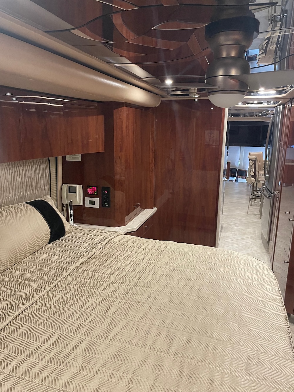 2007 Prevost Featherlite  H3-45 For Sale