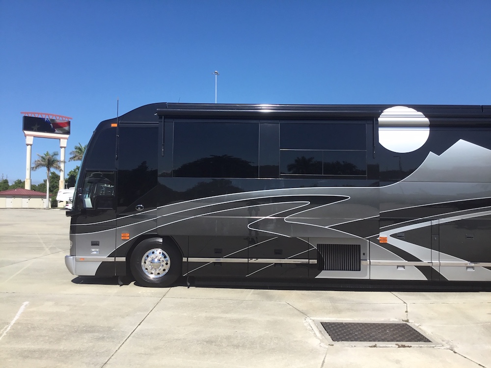 2007 Prevost Featherlite H3-45 For Sale