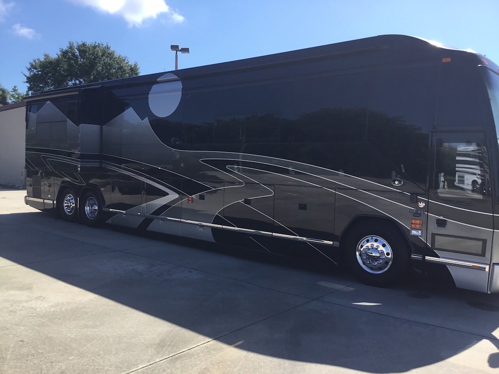 2007 Prevost Featherlite H3-45 For Sale