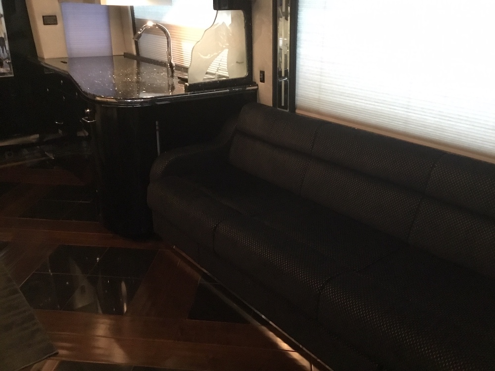 2007 Prevost Featherlite H3-45 For Sale