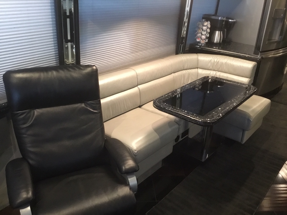 2007 Prevost Featherlite H3-45 For Sale