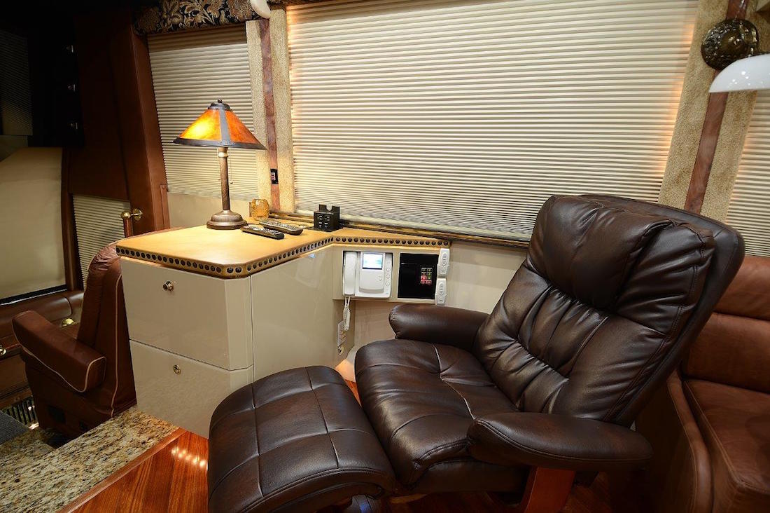 2007 Prevost Featherlite H3-45 For Sale