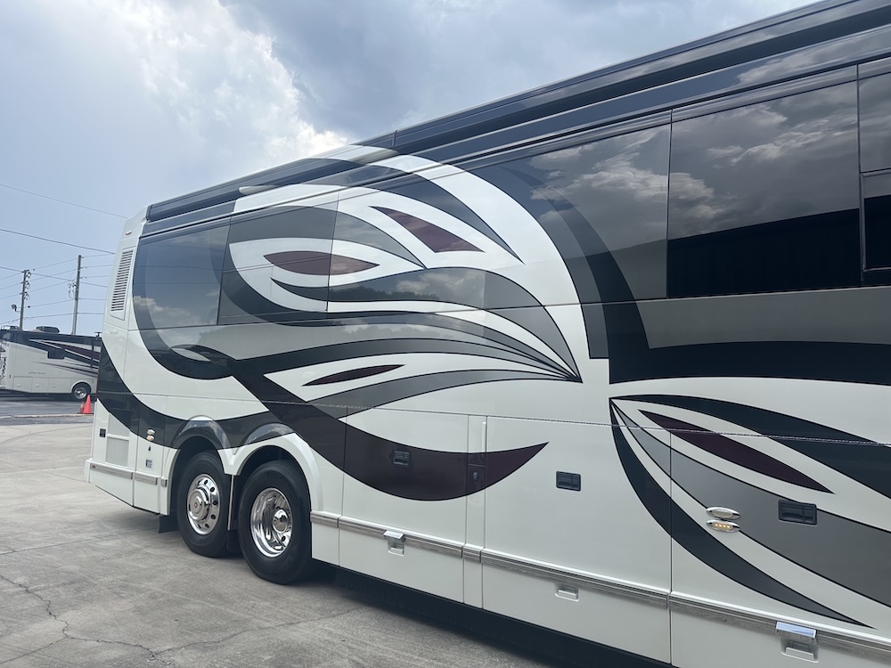 2007 Prevost Featherlite H3-45 For Sale